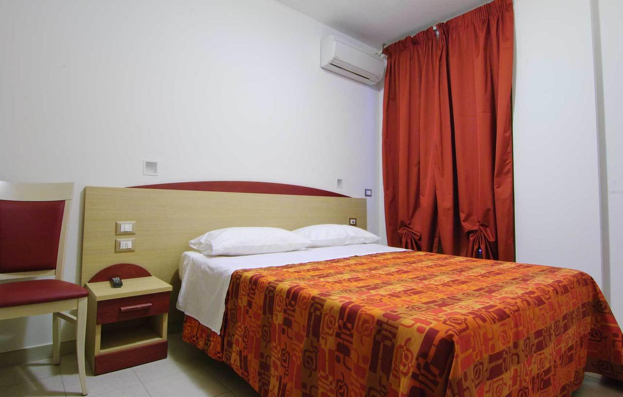 Hotel Eva Alba Adriatica Exterior foto